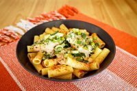 Pollo con salsa de cebollas tiernas